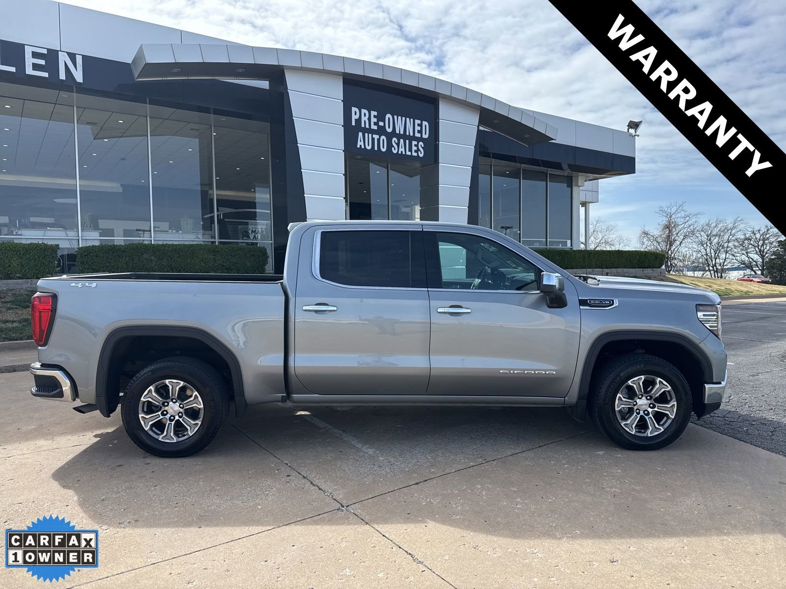 Used 2025 GMC Sierra 1500 SLT image 2