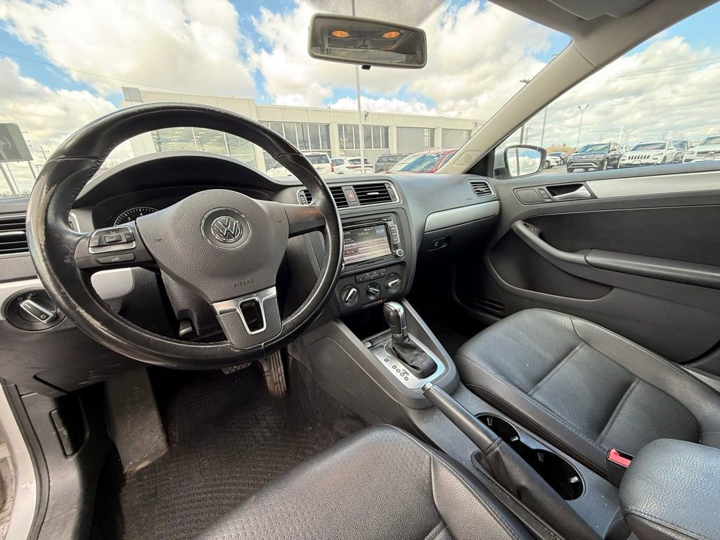 Used 2014 Volkswagen Jetta SE image 2