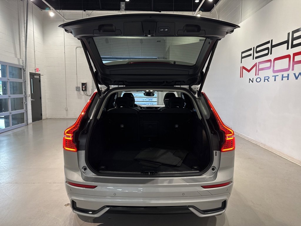 Used 2025 Volvo XC60 B5 Plus image 34