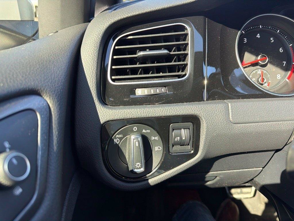 Used 2019 Volkswagen GTI SE FWD image 10