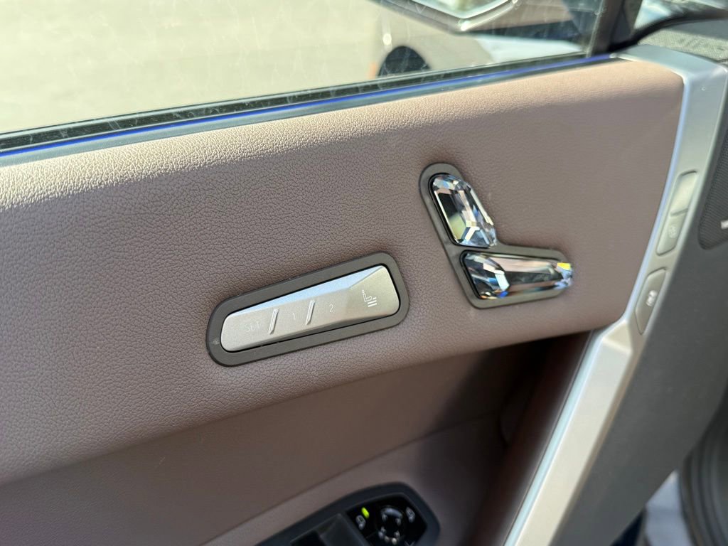 Used 2025 BMW iX xDrive50 w/ Premium Package image 10