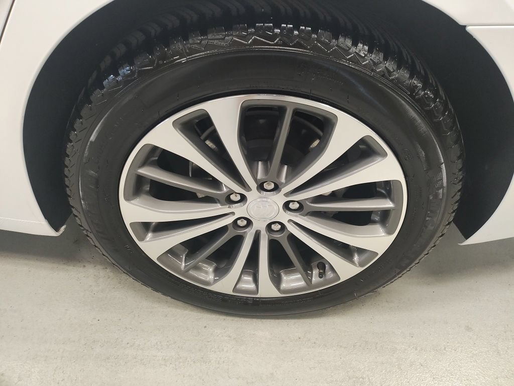 Used 2019 Buick LaCrosse Essence w/ Sun and Shade Package FWD image 18