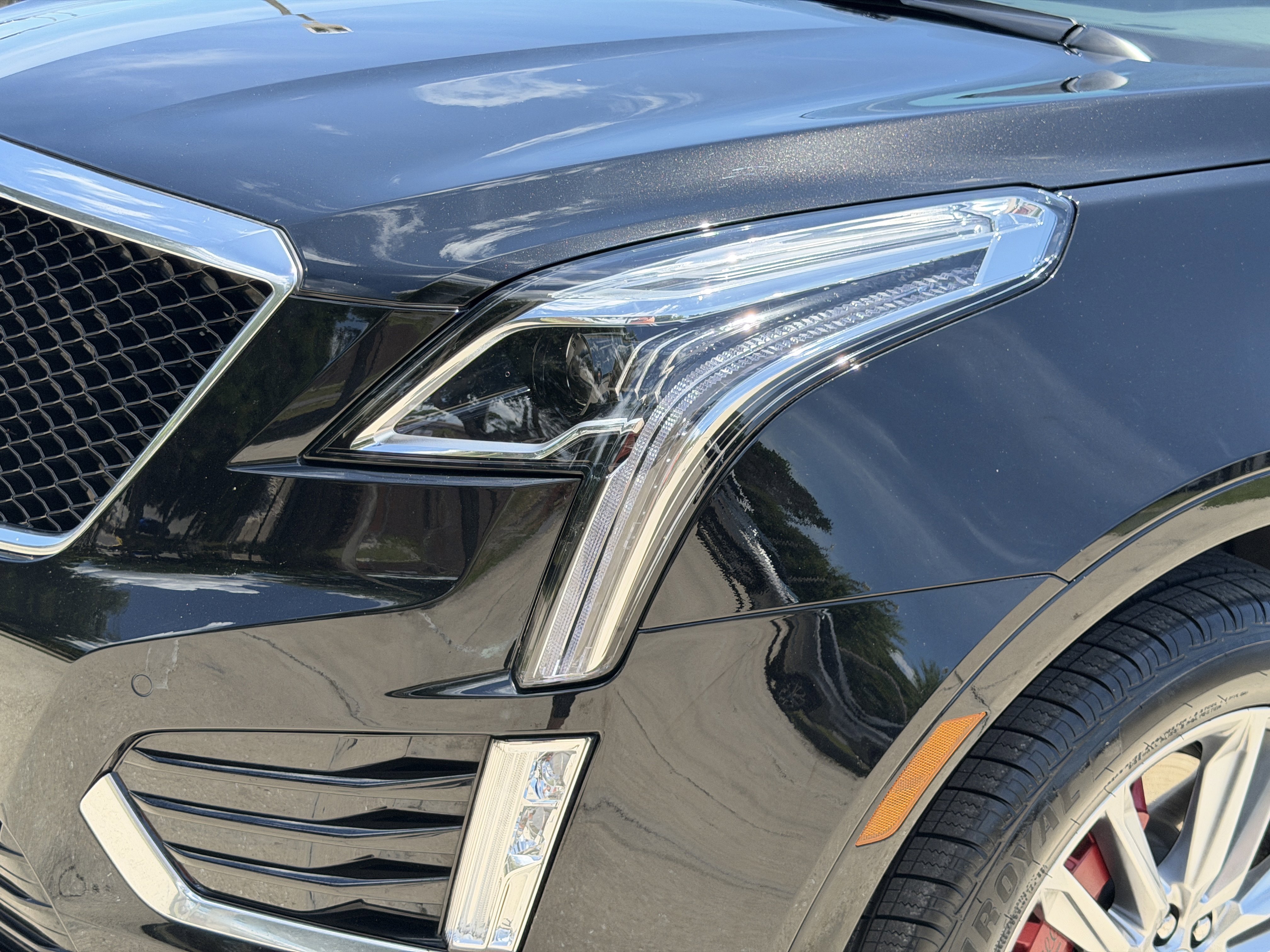 Certified 2023 Cadillac XT5 Sportv w/ LPO, Floor Liner Package AWD/4WD image 8