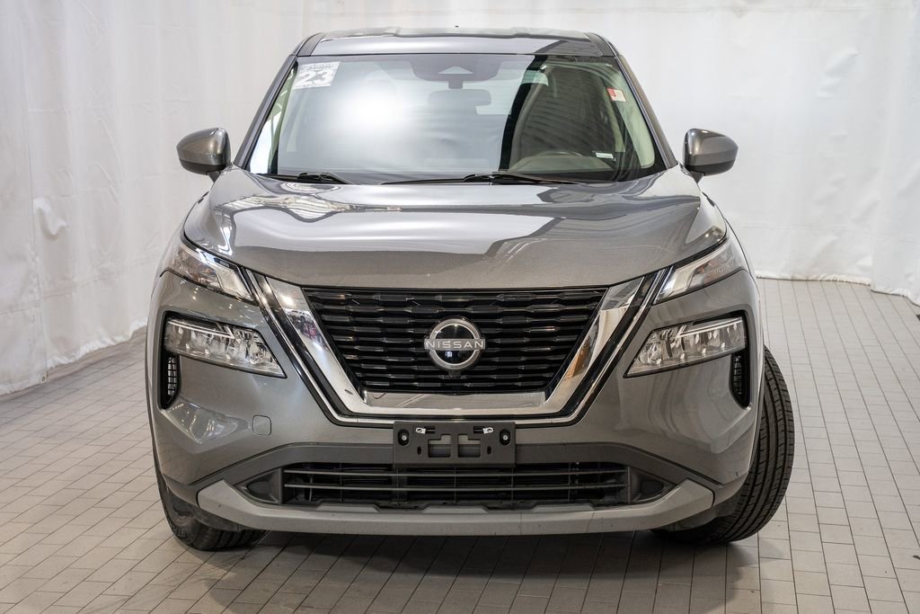 Used 2023 Nissan Rogue SV image 2
