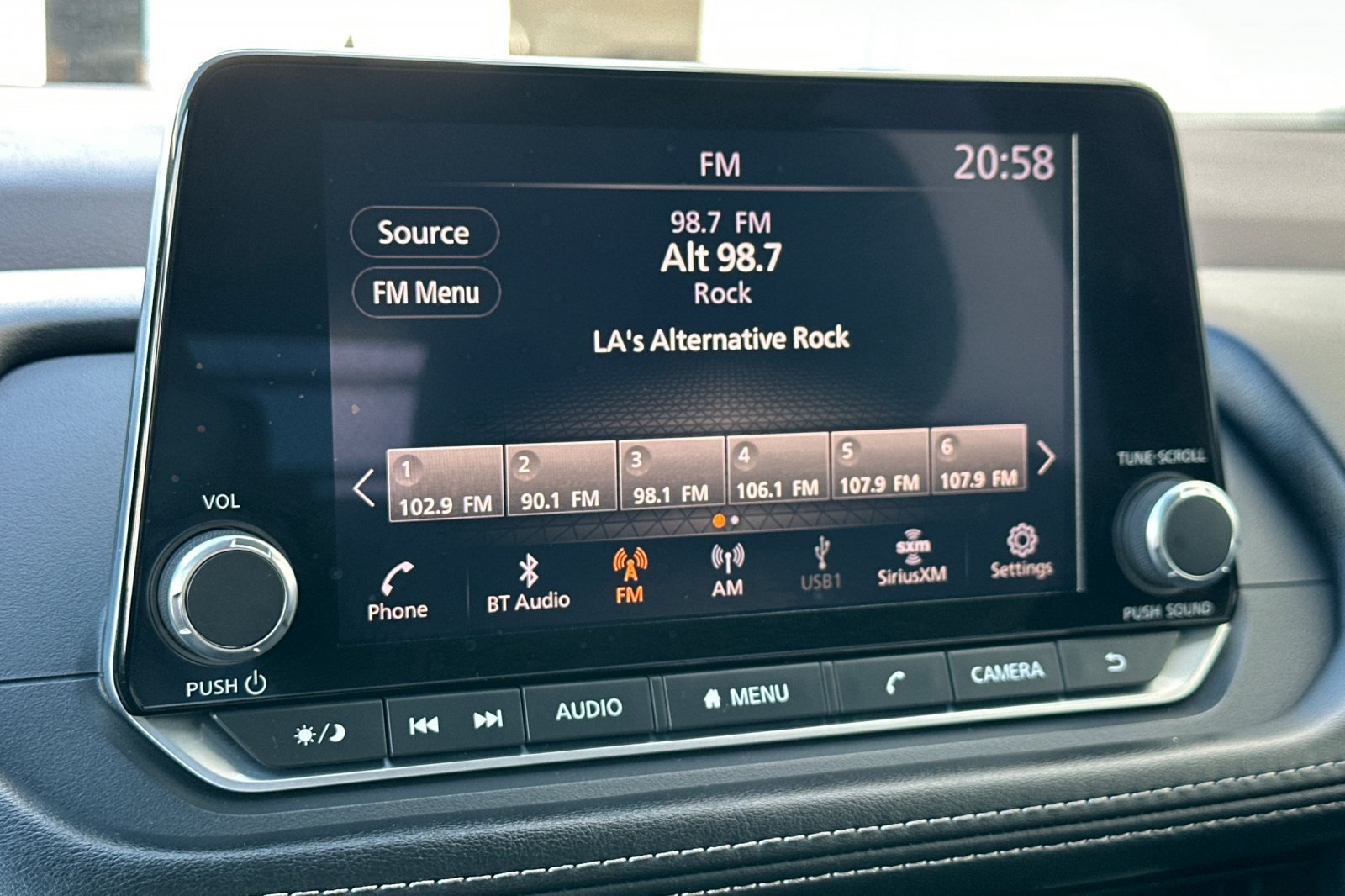 Used 2023 Nissan Rogue S FWD image 25