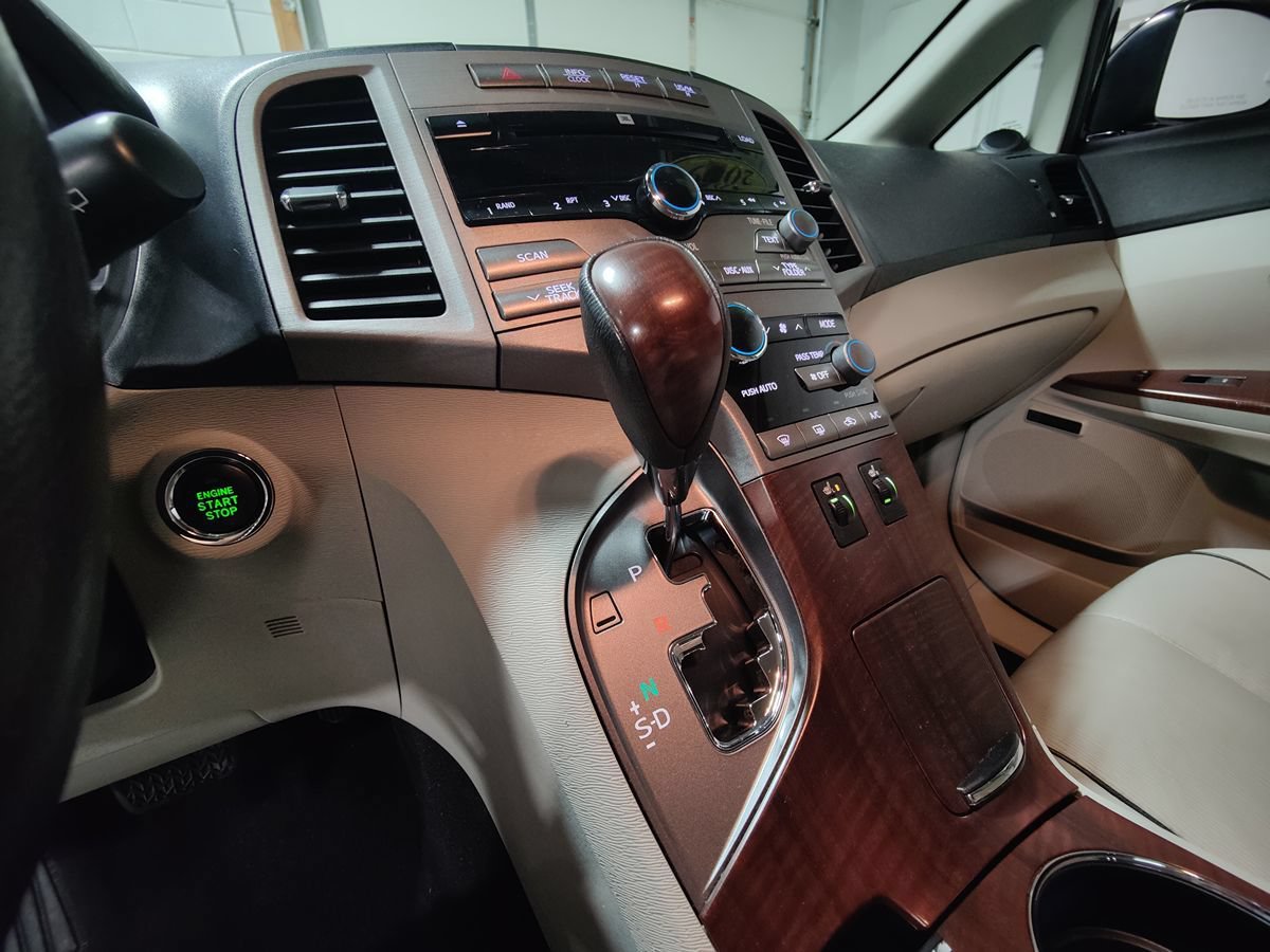 Used 2009 Toyota Venza w/ Comfort Pkg FWD image 32