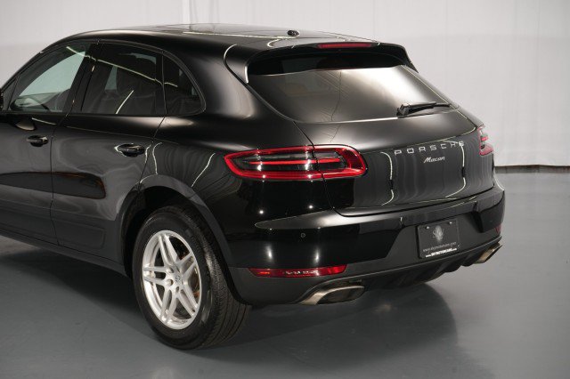 Used 2018 Porsche Macan AWD/4WD image 16