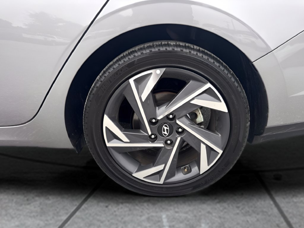 Used 2025 Hyundai Elantra SEL FWD image 30