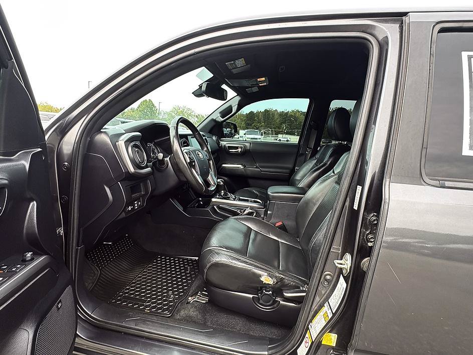 Used 2019 Toyota Tacoma TRD Sport AWD/4WD image 13
