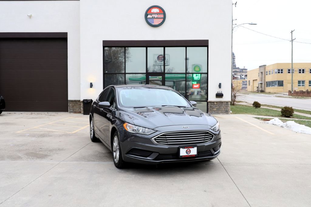 Used 2017 Ford Fusion SE w/ Fusion SE Technology Package image 1