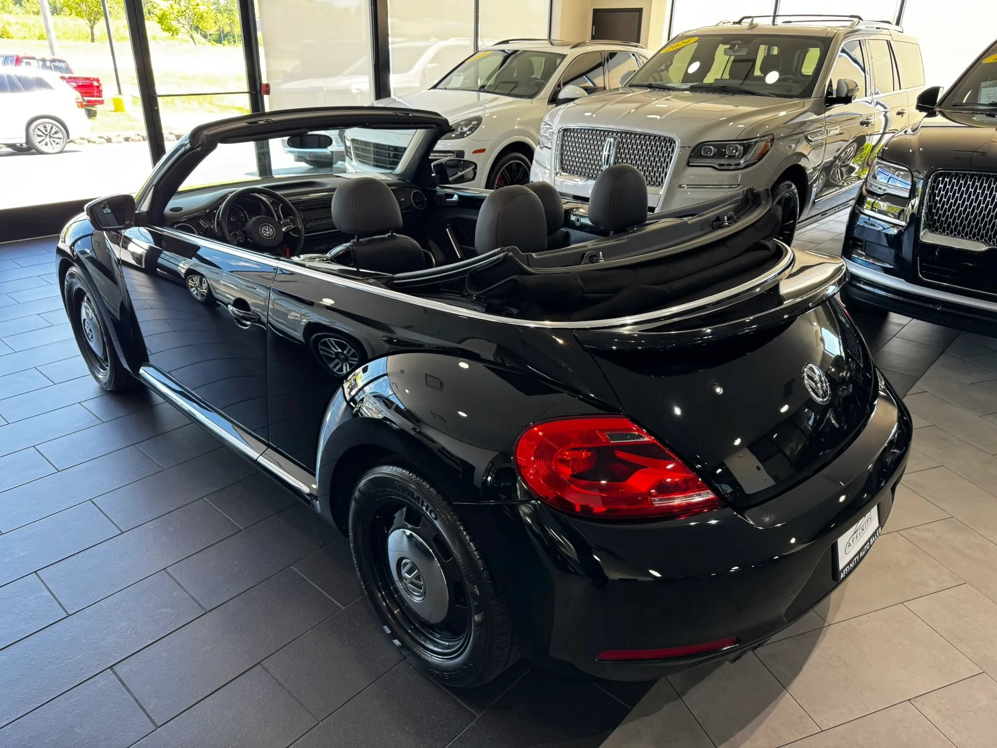 Used 2015 Volkswagen Beetle 1.8T FWD image 3