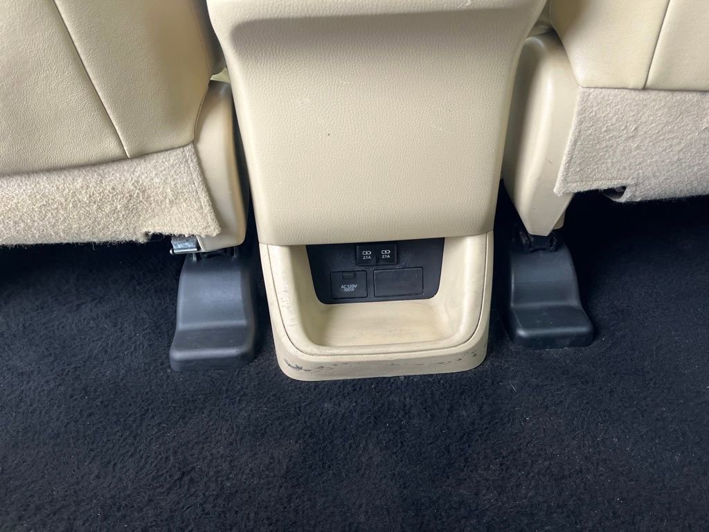Used 2018 Toyota Highlander XLE AWD/4WD image 35
