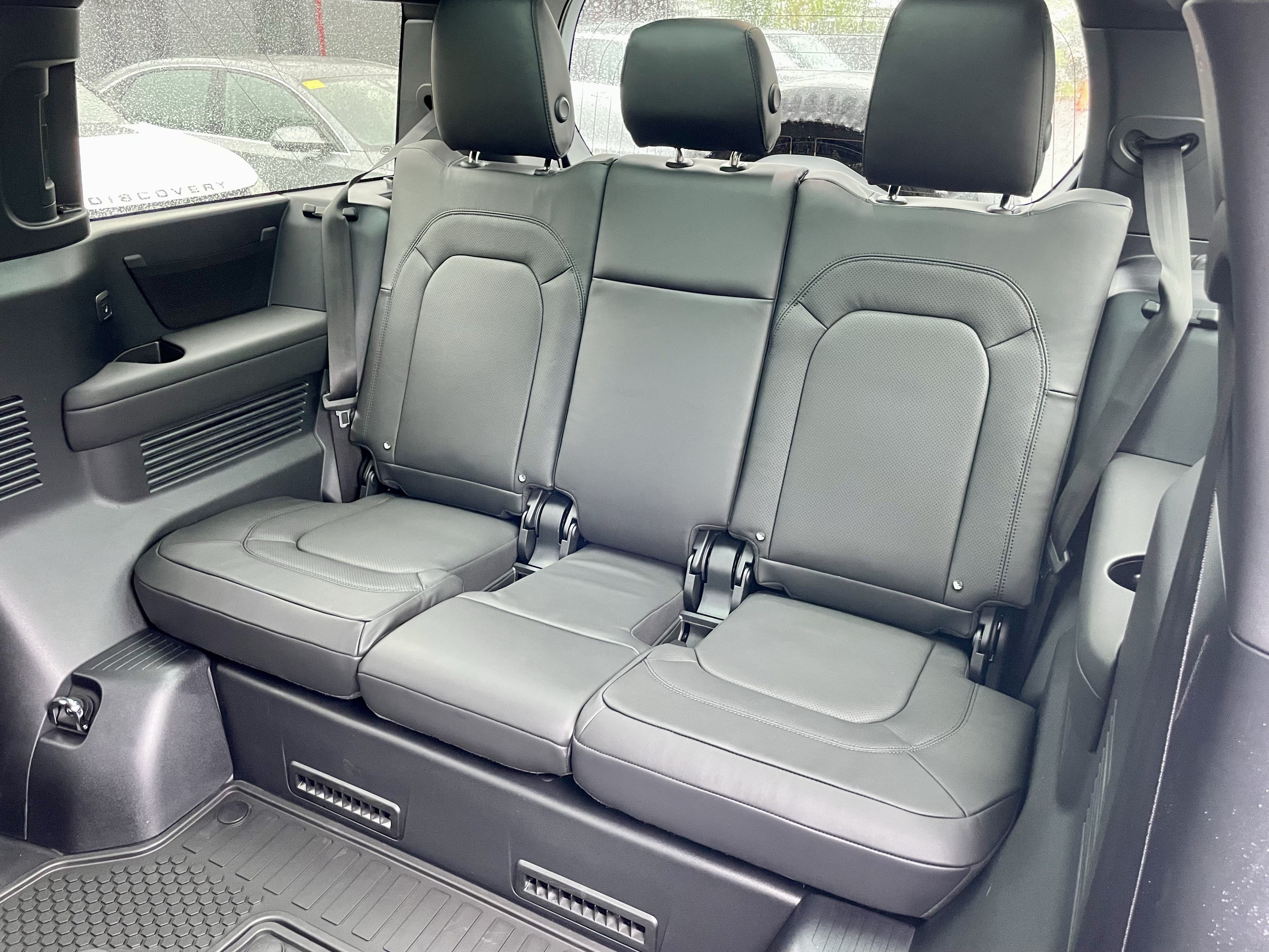 New 2026 Land Rover Defender 130 X-Dynamic SE AWD/4WD image 33