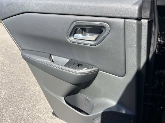 New 2026 Nissan Rogue SV AWD/4WD image 18
