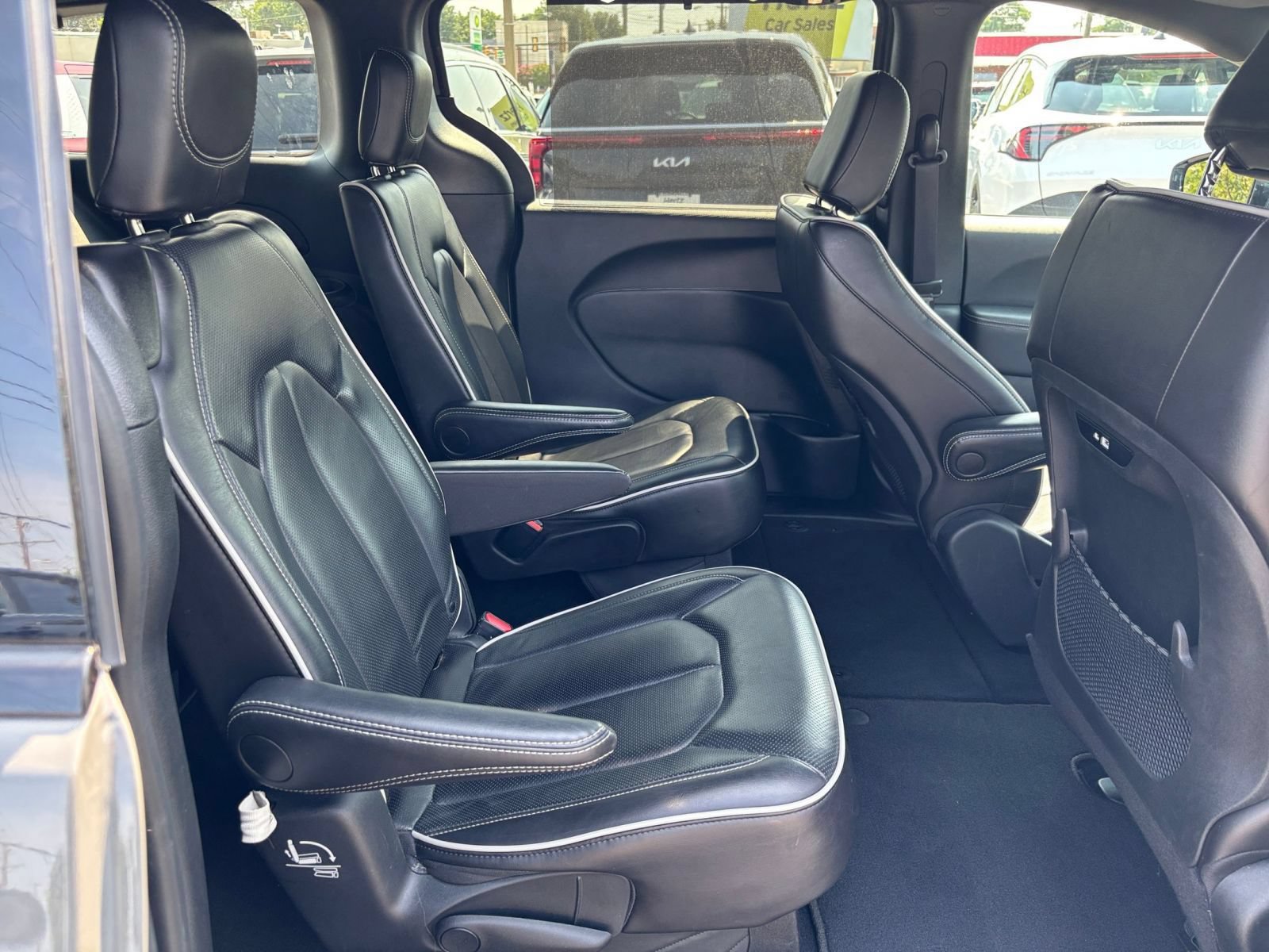 Used 2025 Chrysler Pacifica Limited FWD image 27