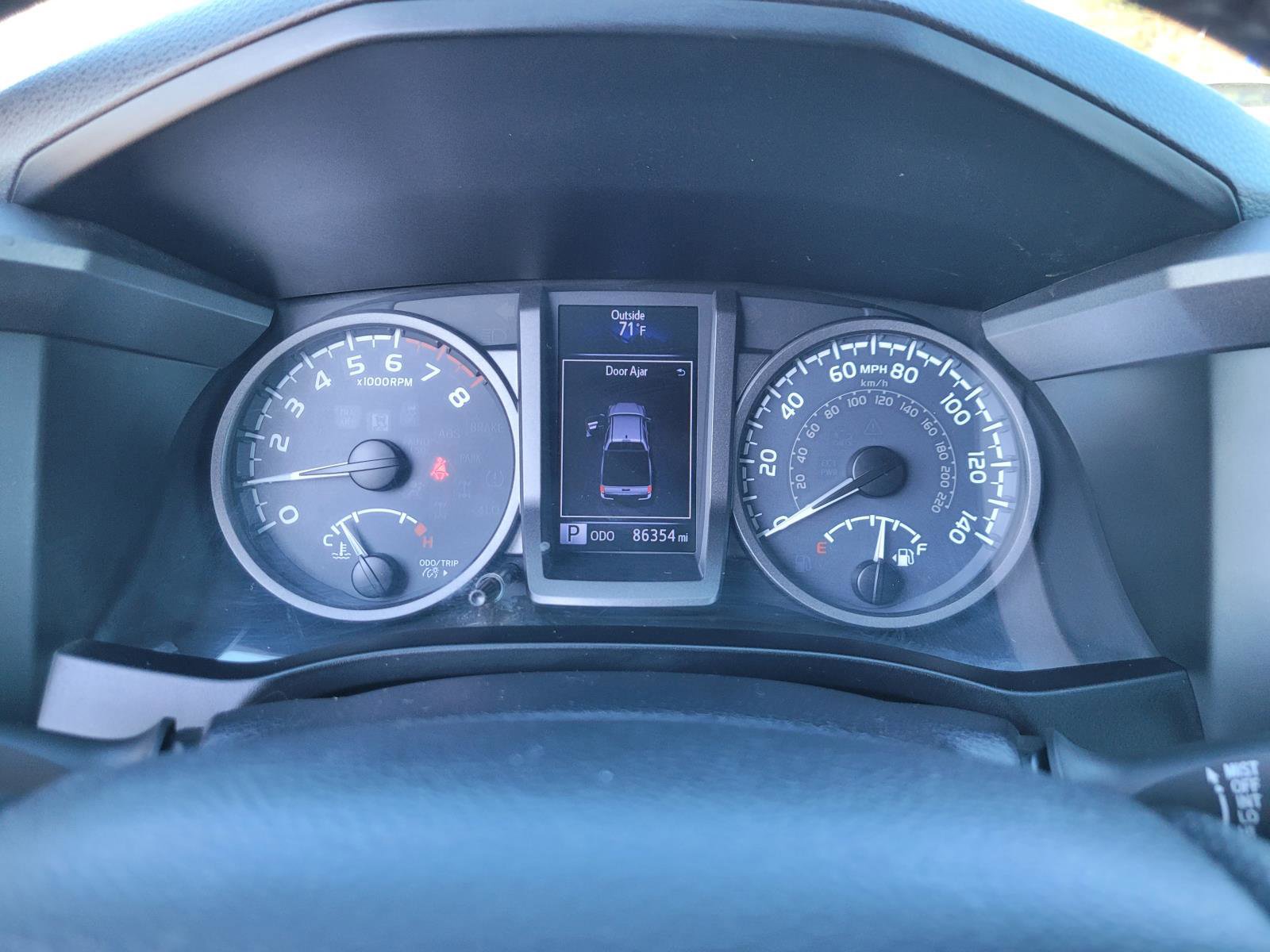 Used 2017 Toyota Tacoma TRD Sport image 27