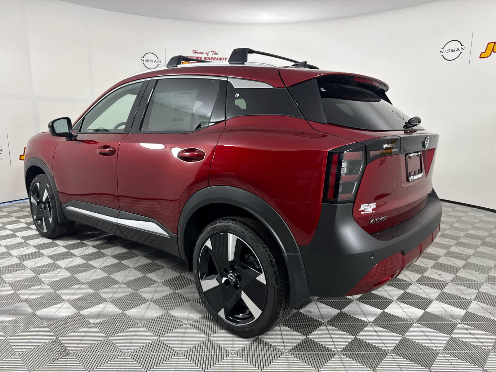 New 2026 Nissan Kicks SR image 3