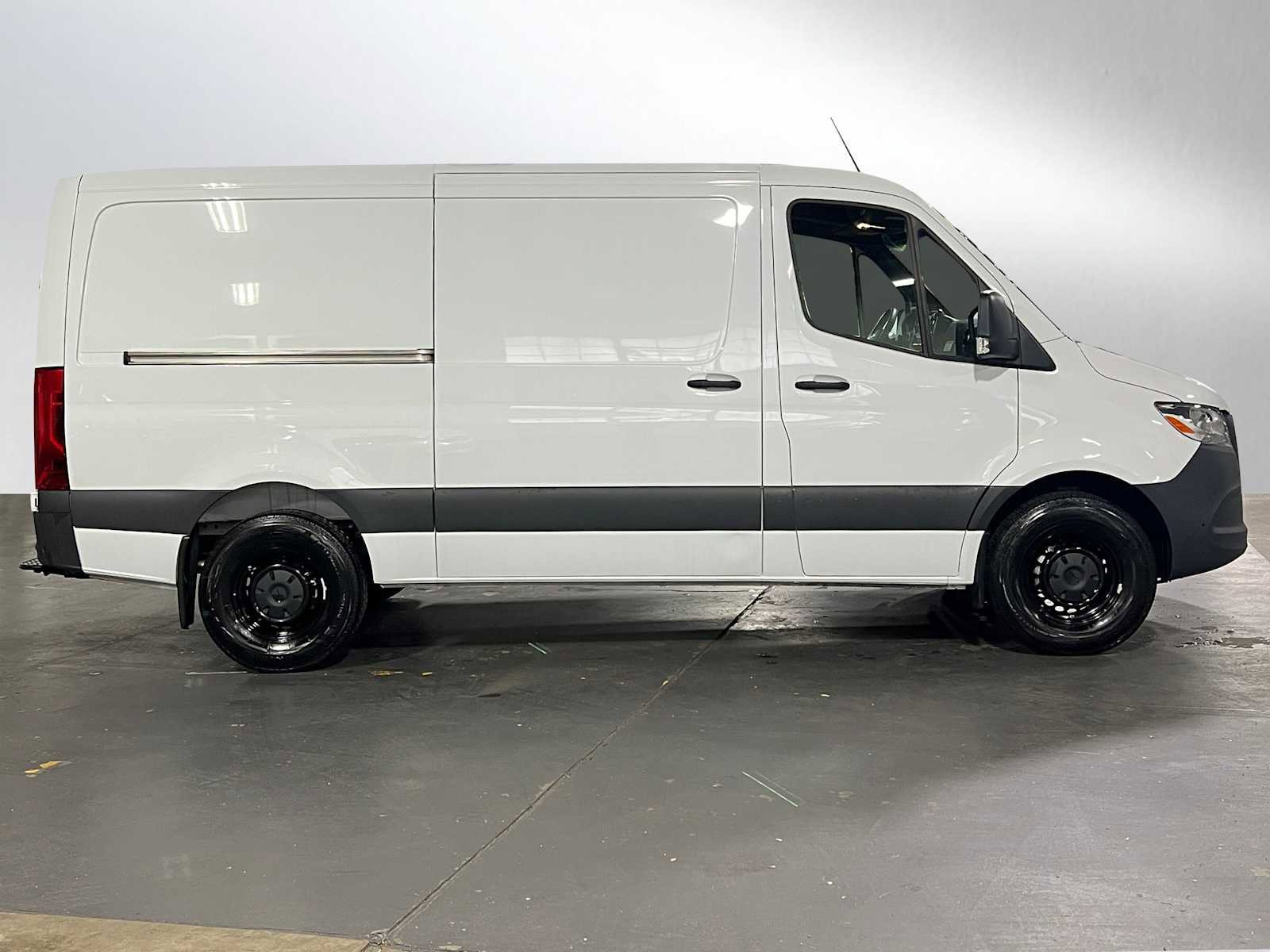 Used 2025 Mercedes-Benz Sprinter 2500 image 2