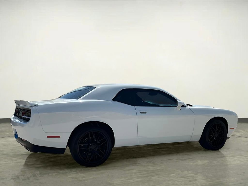 Used 2018 Dodge Challenger SXT image 9