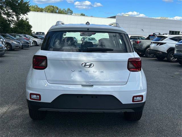 New 2025 Hyundai Venue SEL image 3