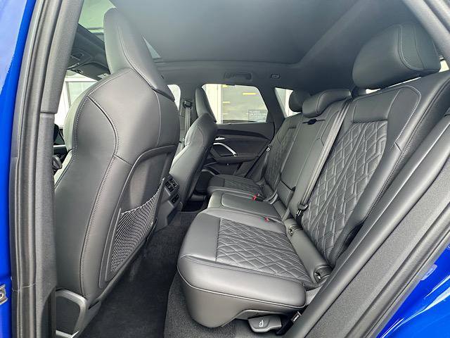 Used 2025 Audi SQ5 Prestige w/ Prestige Package image 18