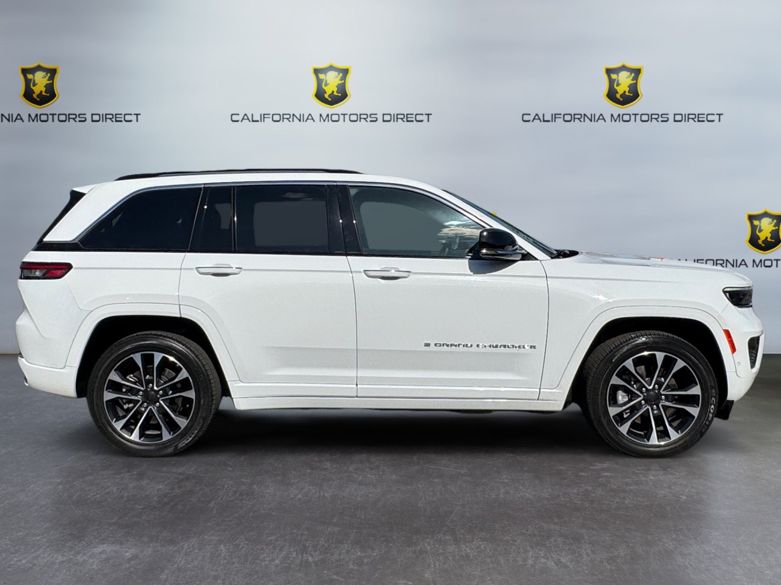 Used 2023 Jeep Grand Cherokee Overland w/ Advanced Protech Group III AWD/4WD image 6