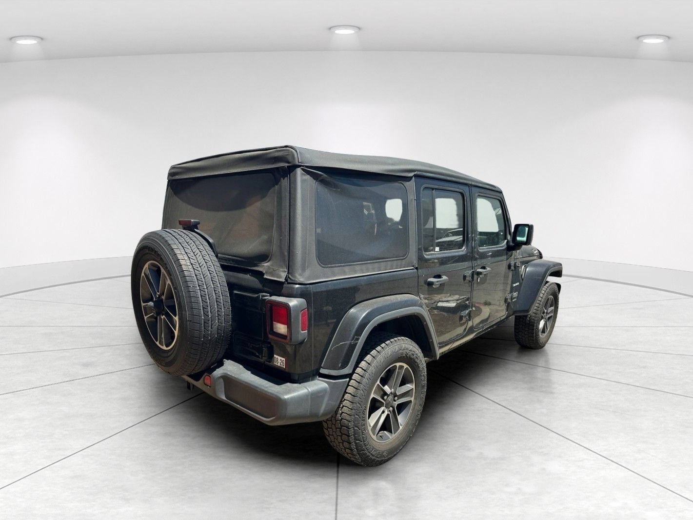 Used 2023 Jeep Wrangler Unlimited Sahara w/ Cold Weather Group AWD/4WD image 6