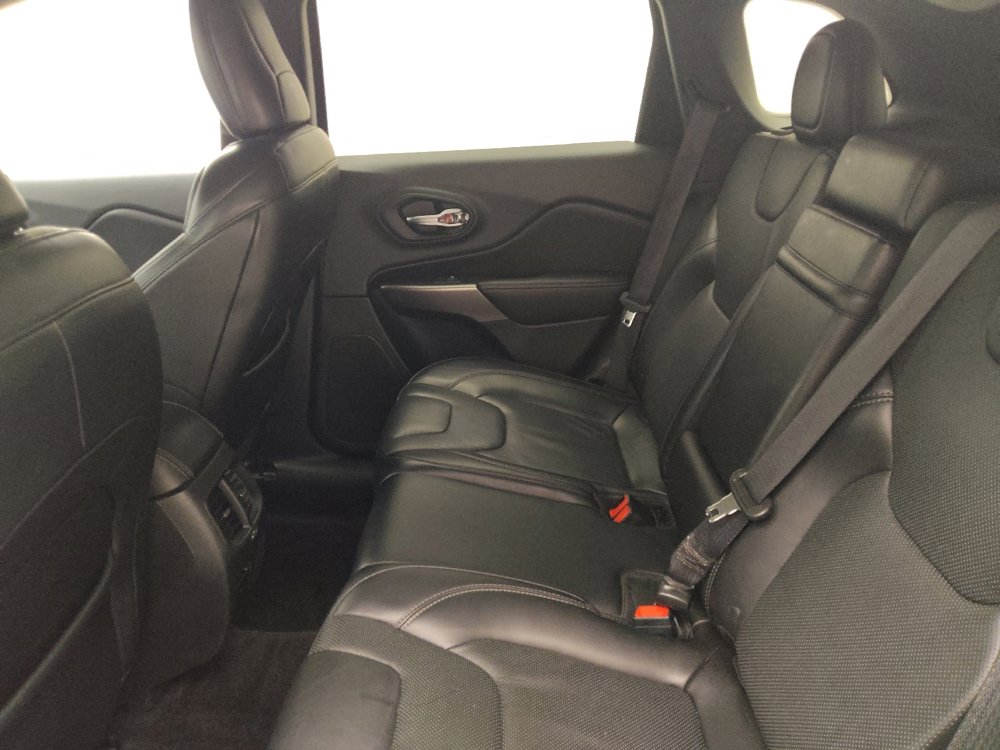 Used 2019 Jeep Cherokee Limited image 18