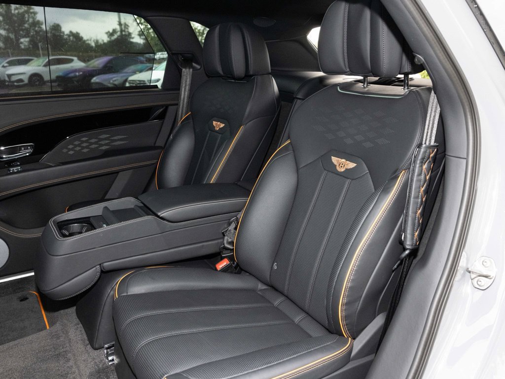 Used 2024 Bentley Bentayga Extended Wheelbase AWD/4WD image 58