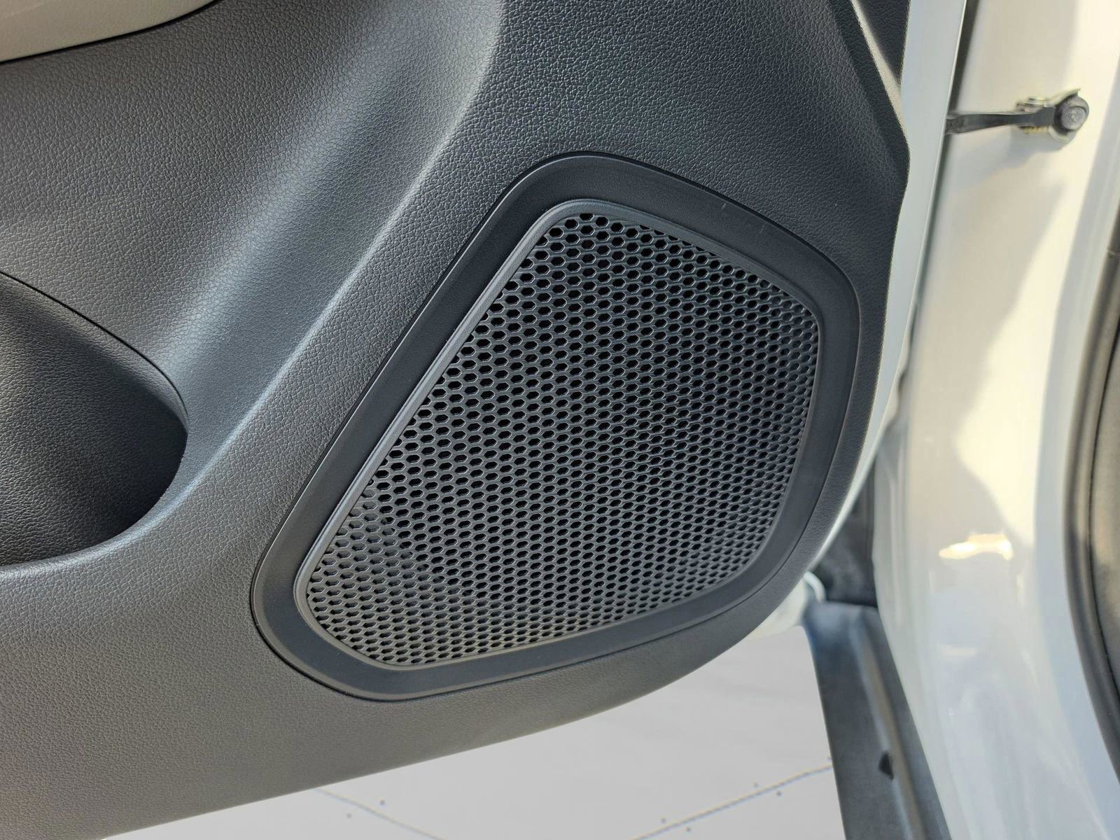 Used 2023 Hyundai Venue SEL image 21