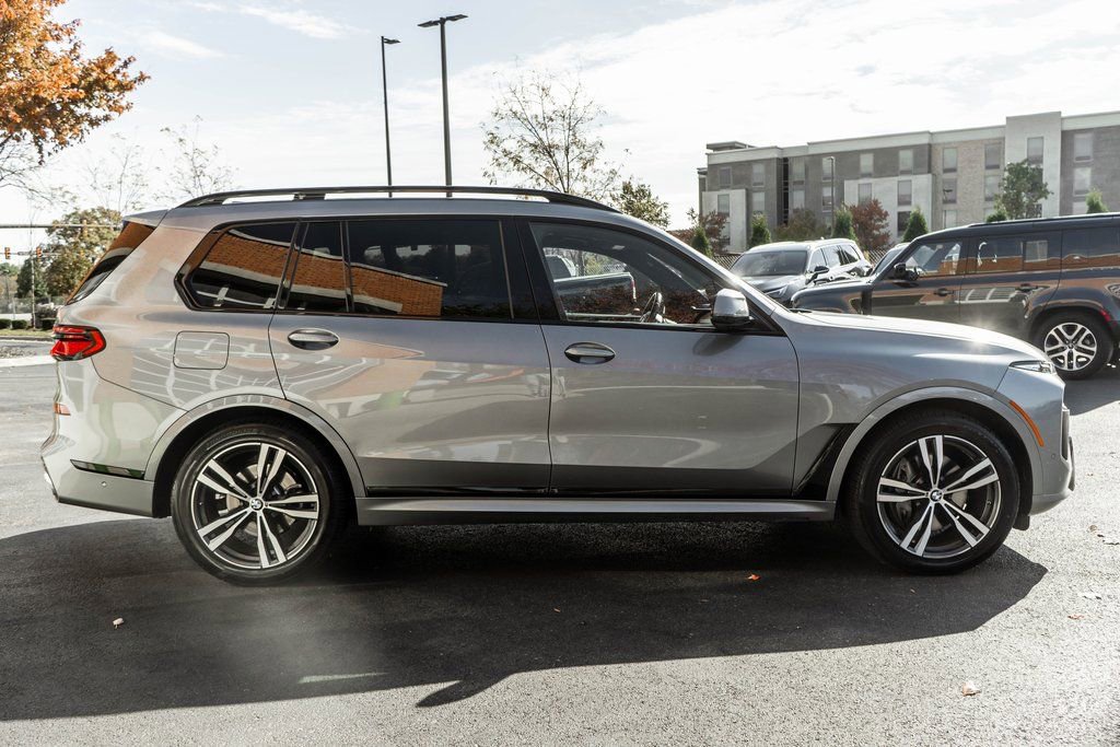 Used 2024 BMW X7 xDrive40i w/ M Sport Package image 3