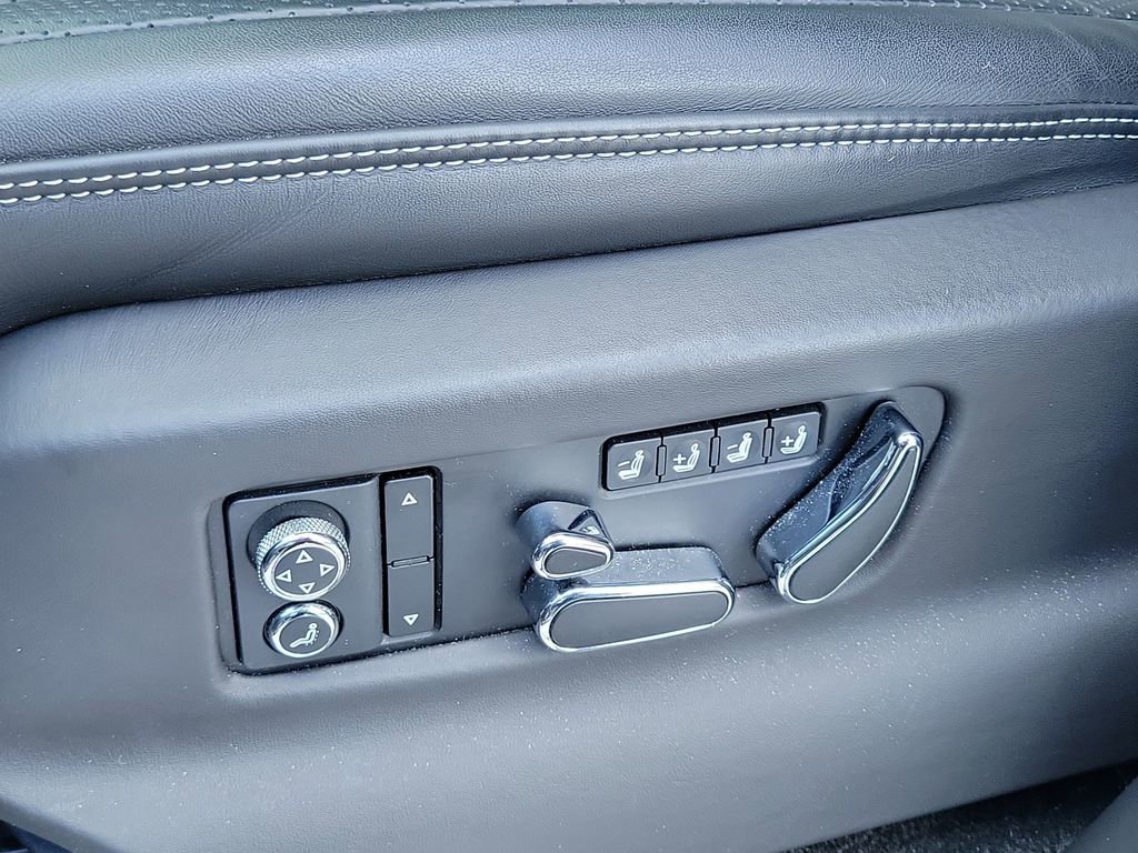 Used 2021 Bentley Bentayga AWD/4WD image 27