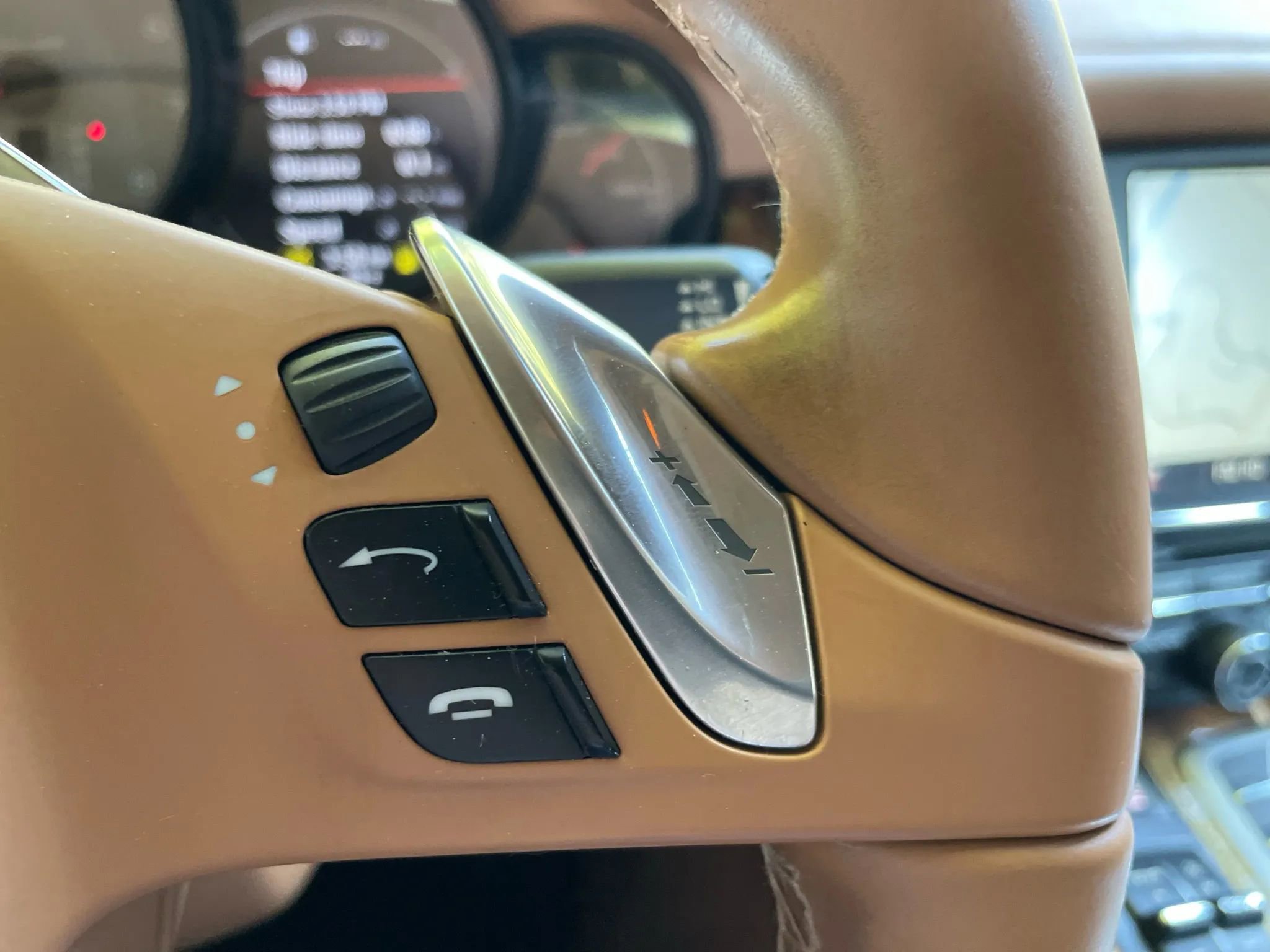 Used 2016 Porsche Panamera S image 20