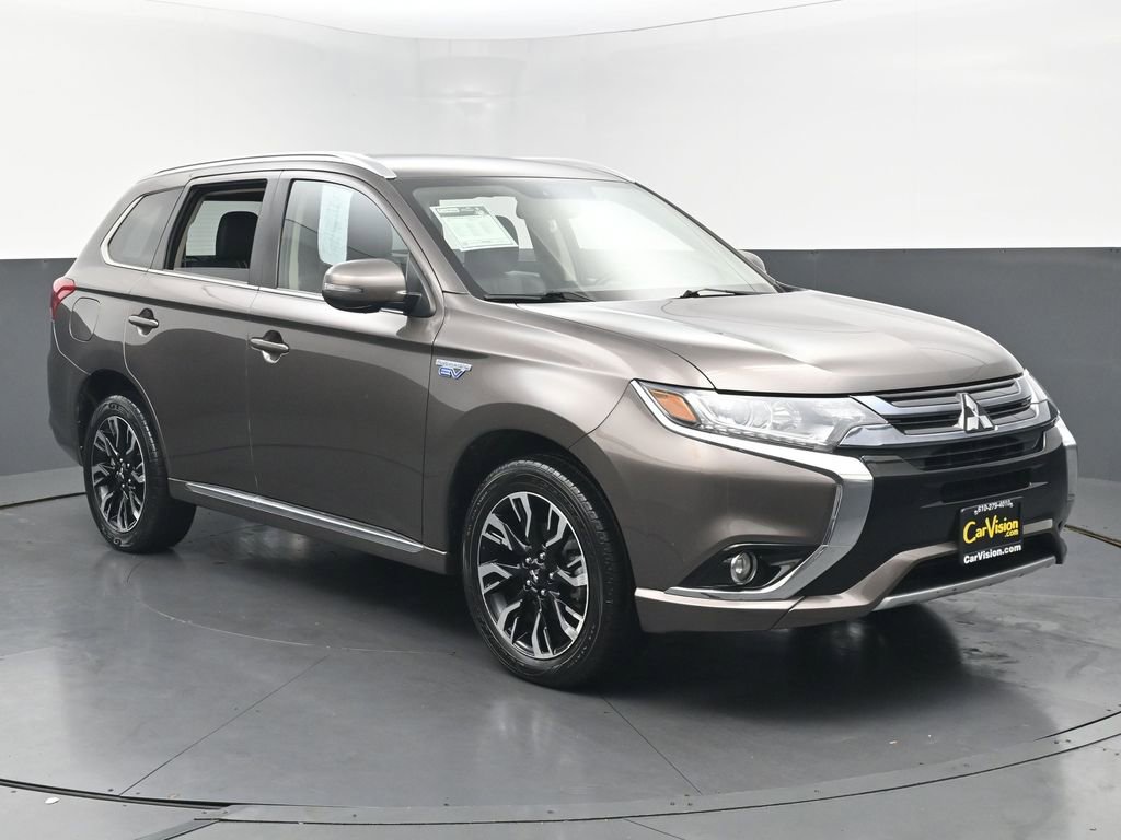 Used 2018 Mitsubishi Outlander SEL image 3