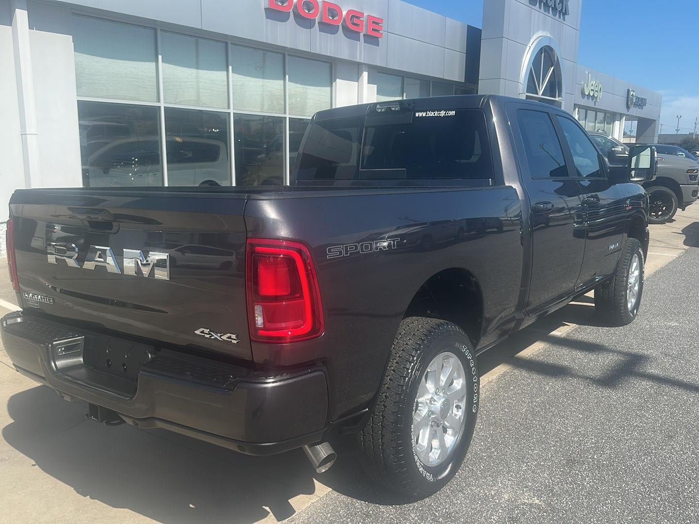 New 2026 RAM 2500 Laramie w/ Sport Appearance Package AWD/4WD image 8