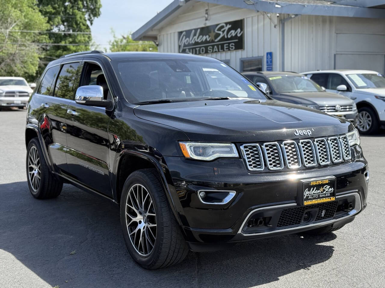 Used 2017 Jeep Grand Cherokee Overland w/ Jeep Active Safety Group AWD/4WD image 7