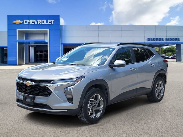 Certified 2025 Chevrolet Trax LT w/ LT Convenience Package FWD image 2