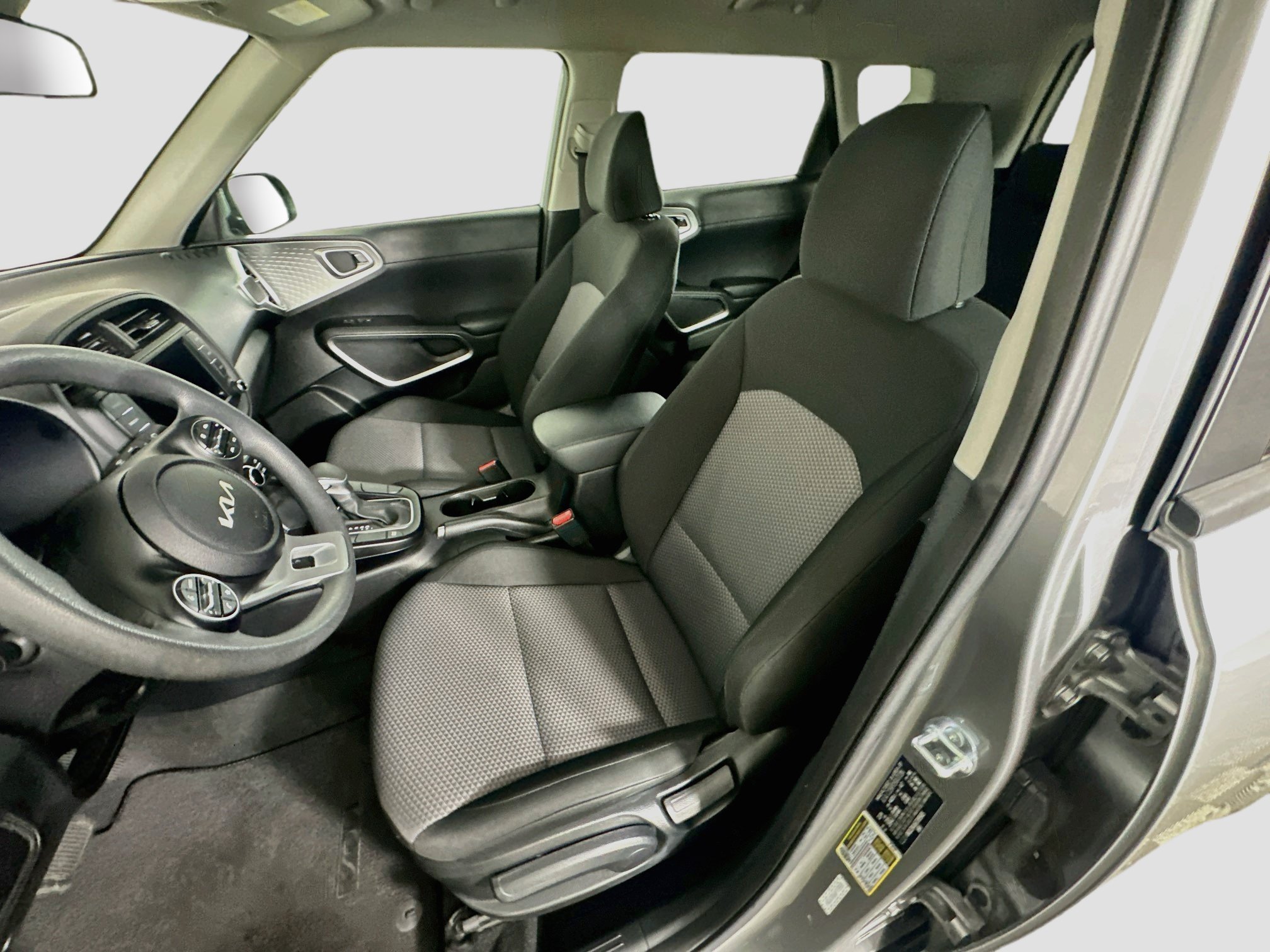 Used 2025 Kia Soul LX w/ LX Technology Package FWD image 13