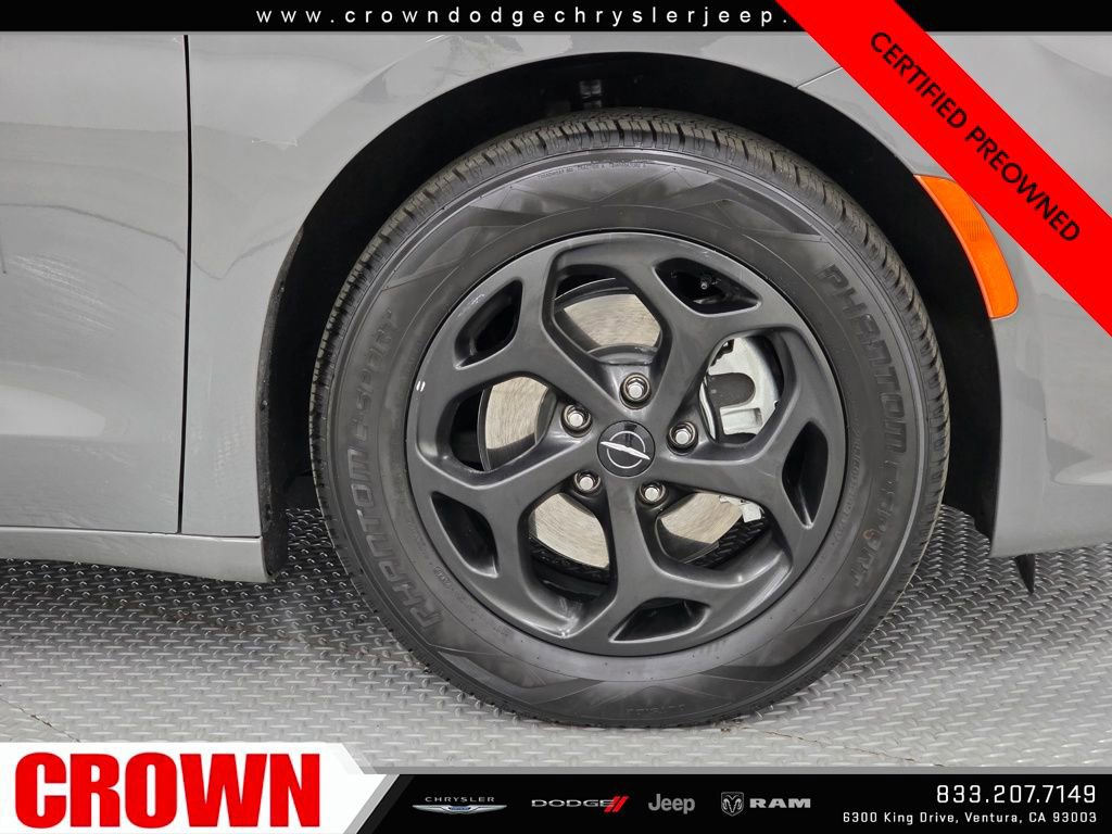 Certified 2022 Chrysler Pacifica Touring-L w/ S Appearance Package image 9