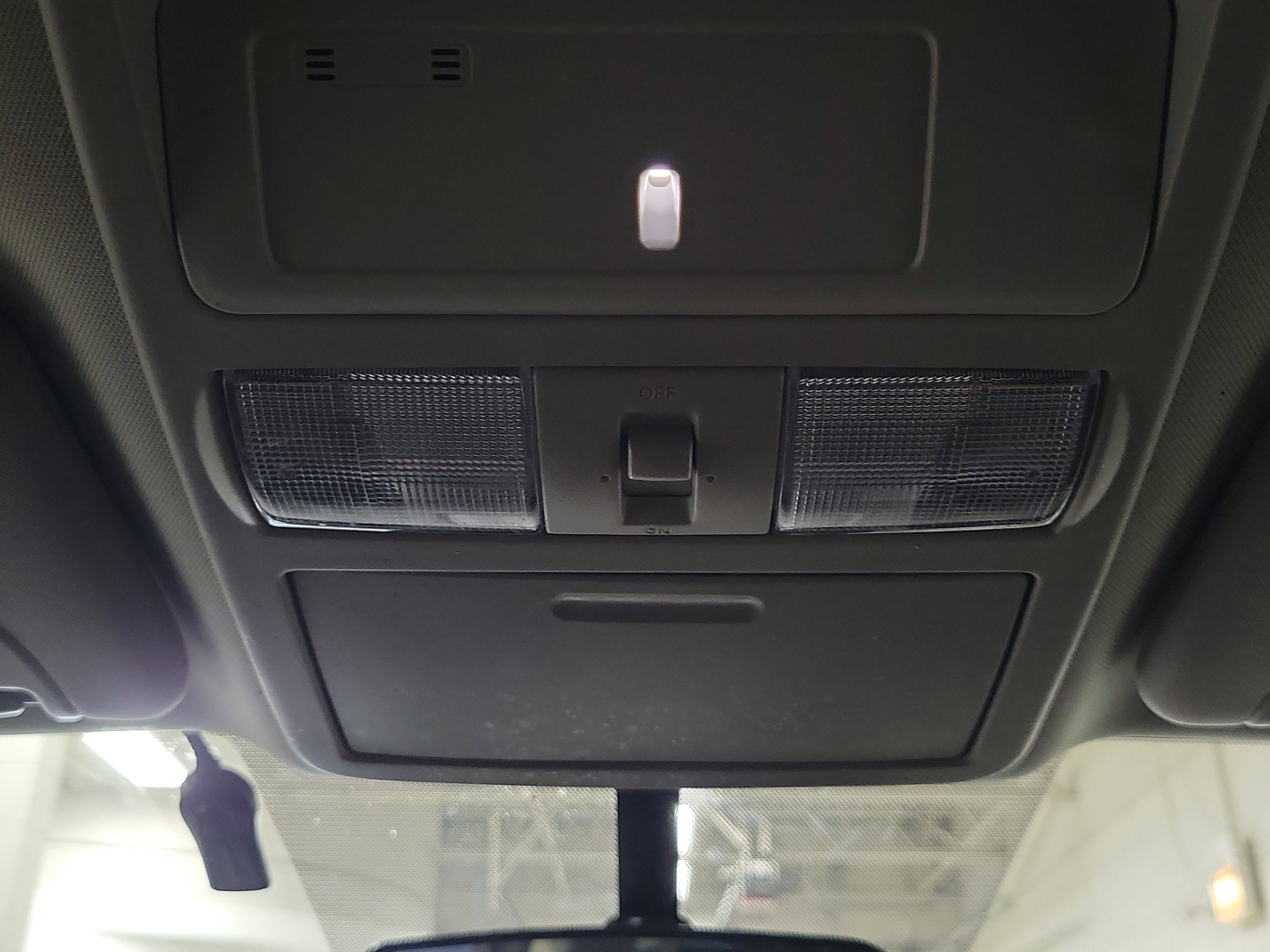 Used 2019 Nissan Titan SV image 35