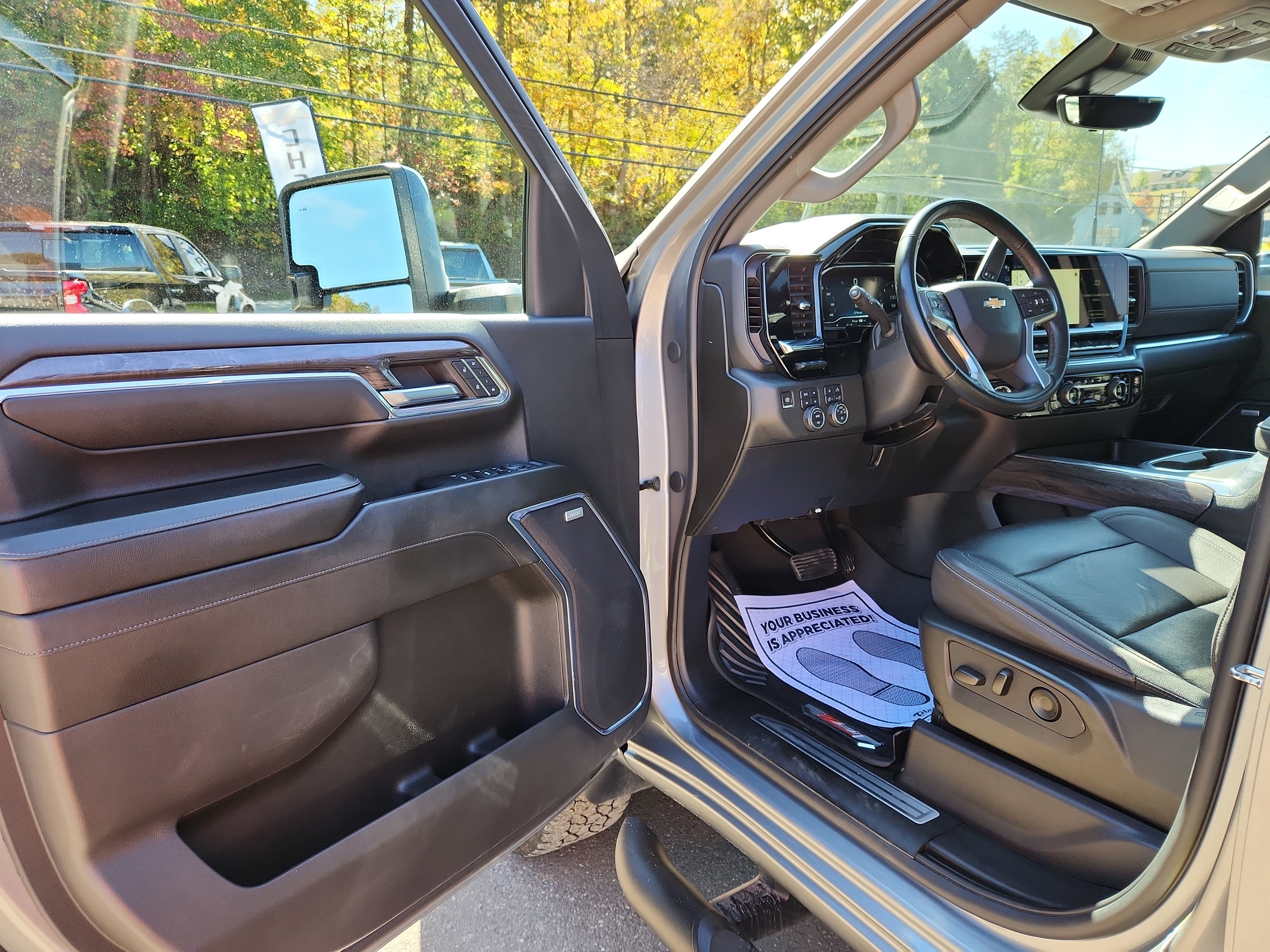 Used 2024 Chevrolet Silverado 2500 LTZ w/ LTZ Convenience Package image 10