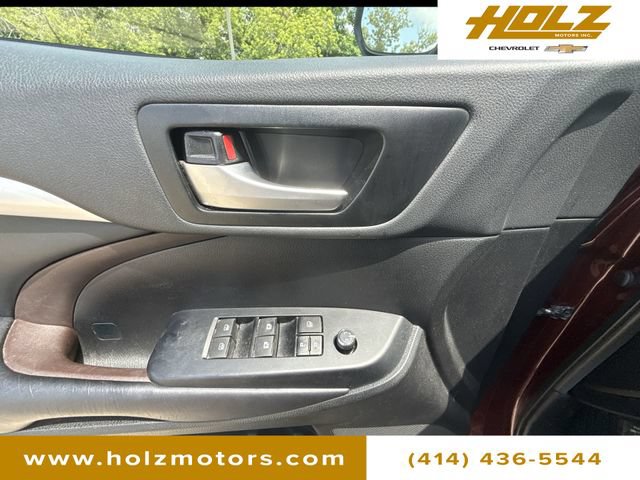 Used 2019 Toyota Highlander XLE AWD/4WD image 23