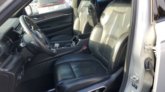 Used 2022 Jeep Grand Cherokee Overland w/ Advanced Protech Group III image 26