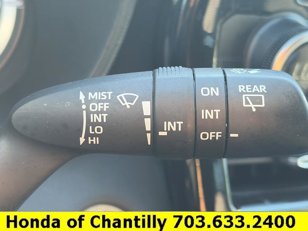Used 2023 Toyota Highlander LE AWD/4WD image 11