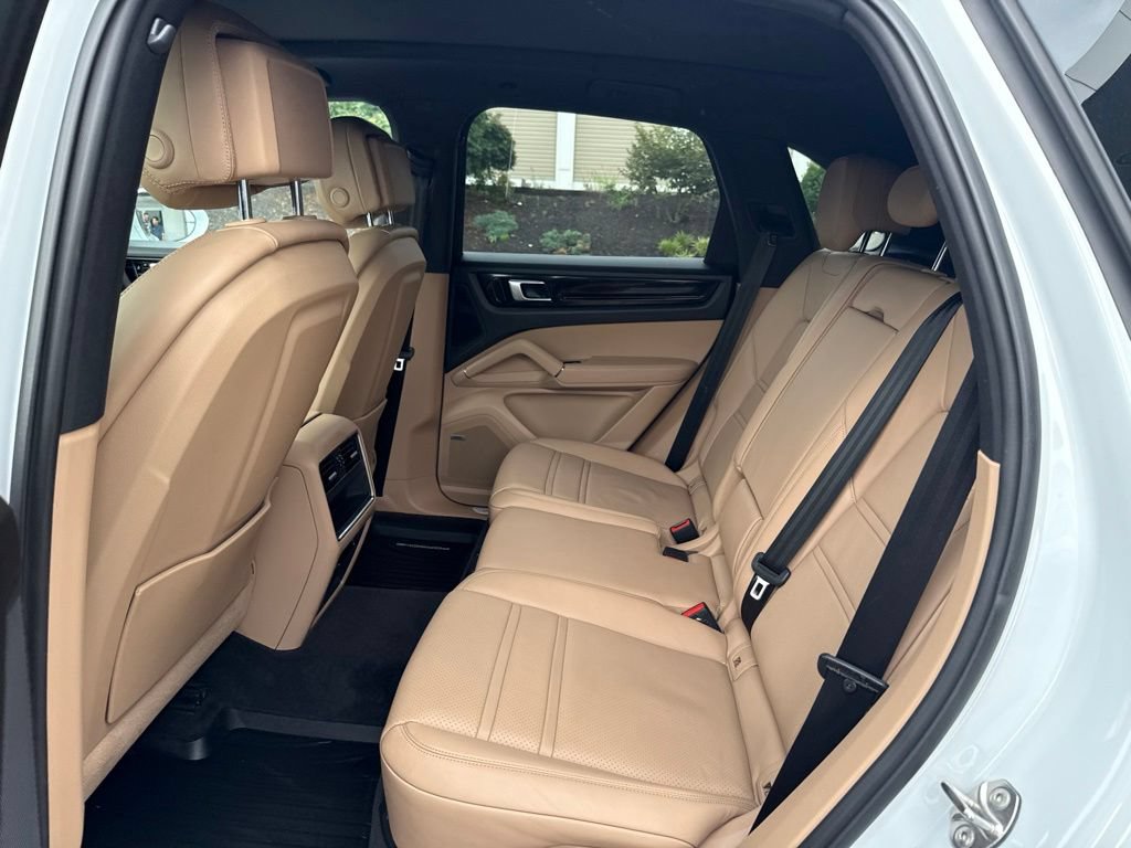 Used 2020 Porsche Cayenne AWD/4WD image 41