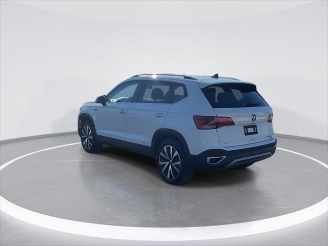 Certified 2022 Volkswagen Taos SE image 6