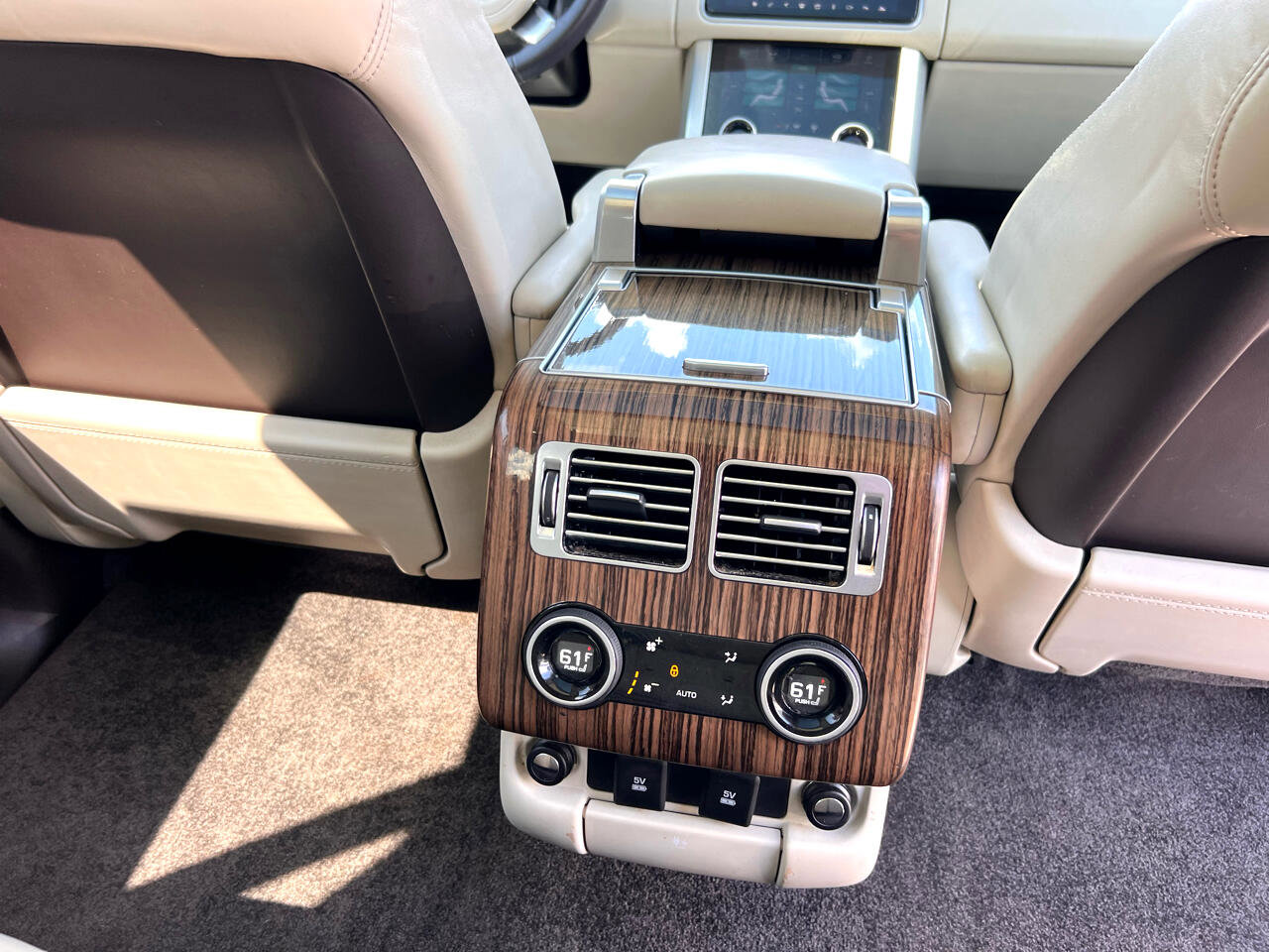 Used 2018 Land Rover Range Rover Long Wheelbase Supercharged image 32