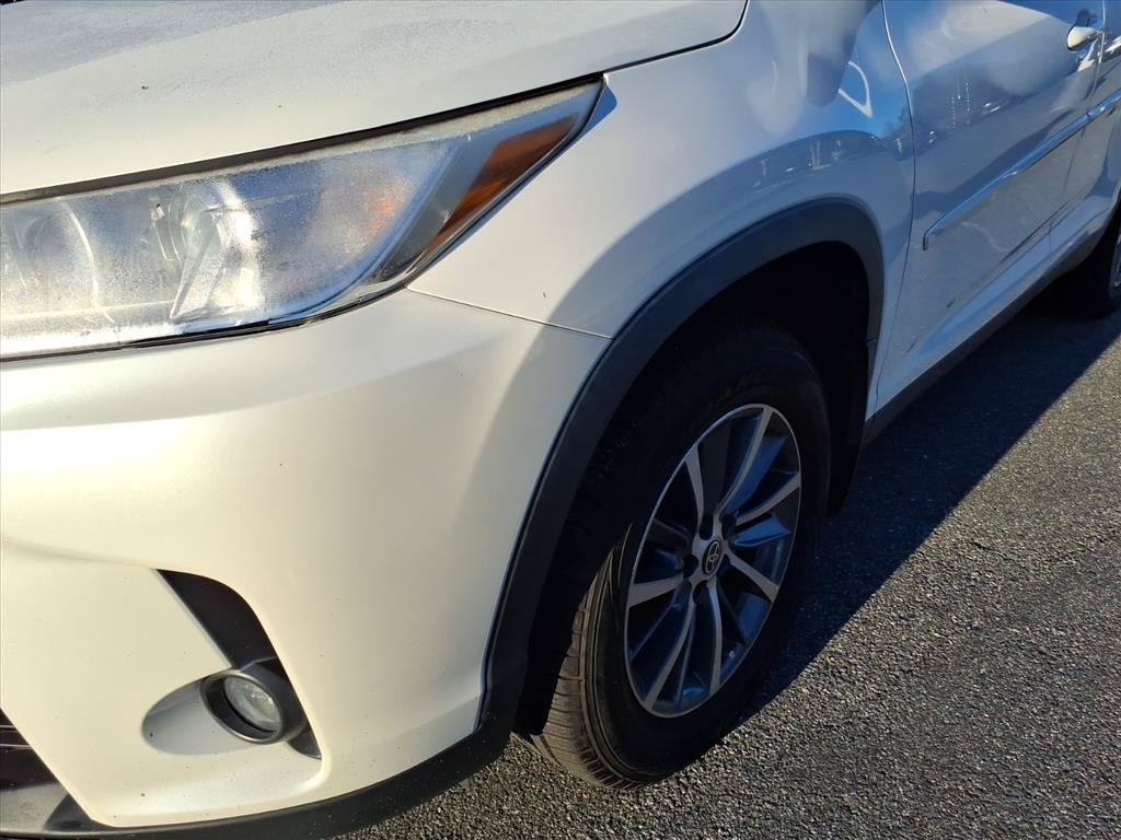 Used 2019 Toyota Highlander XLE AWD/4WD image 8