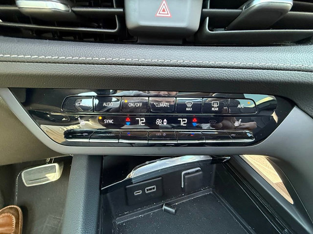 Used 2023 Buick Envision Essence w/ Sport Touring Package AWD/4WD image 28