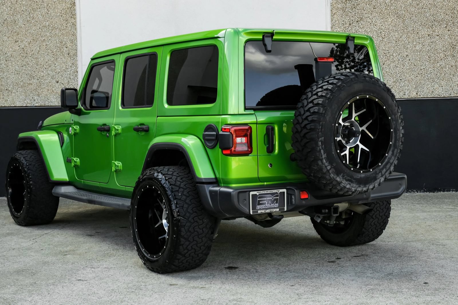 Used 2019 Jeep Wrangler Unlimited Sahara AWD/4WD image 13